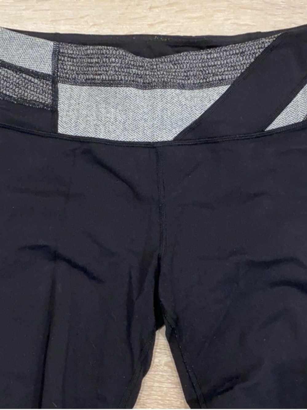 🍋Lululemon Black Leggings with Gray Quilted Waistband - Picture 2 of 8
